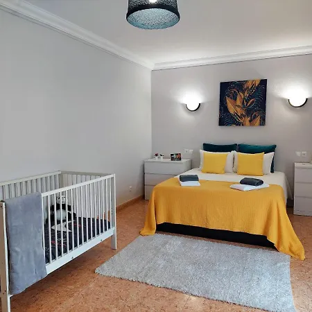 Margot: Grande Moradia Com Piscina Olhão