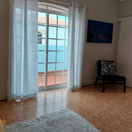 Margot: Grande Moradia Com Piscina