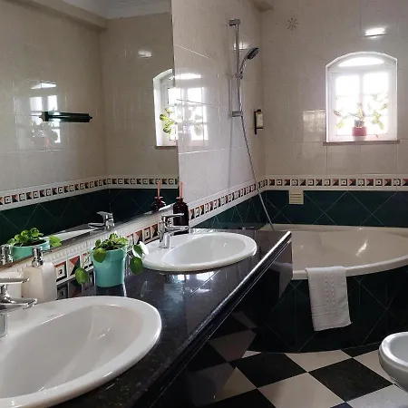 Margot: Grande Moradia Com Piscina * Ольян