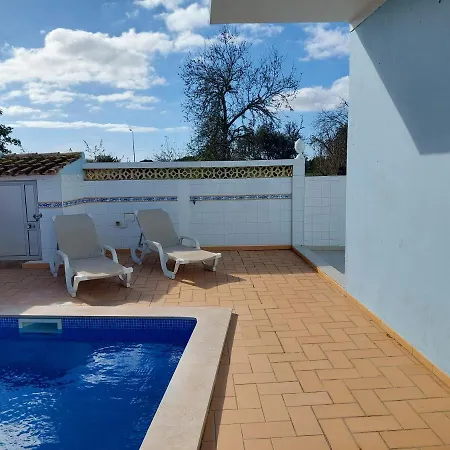 Margot: Grande Moradia Com Piscina