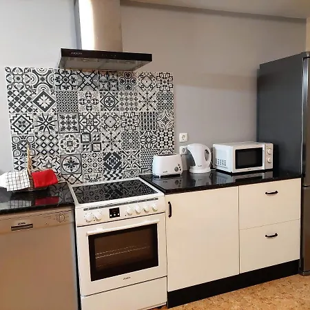 Margot: Grande Moradia Com Piscina