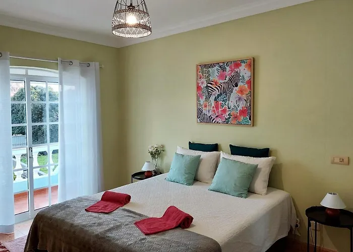 Margot: Grande Moradia Com Piscina * Olhão