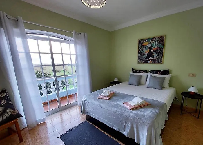 Margot: Grande Moradia Com Piscina