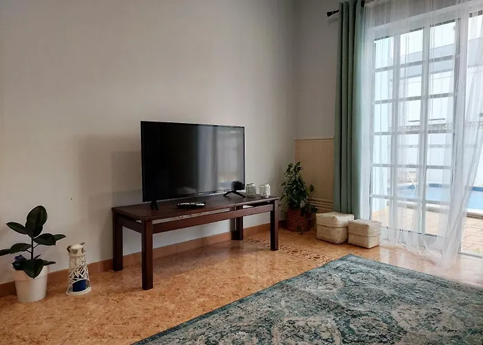 Margot: Grande Moradia Com Piscina Villa