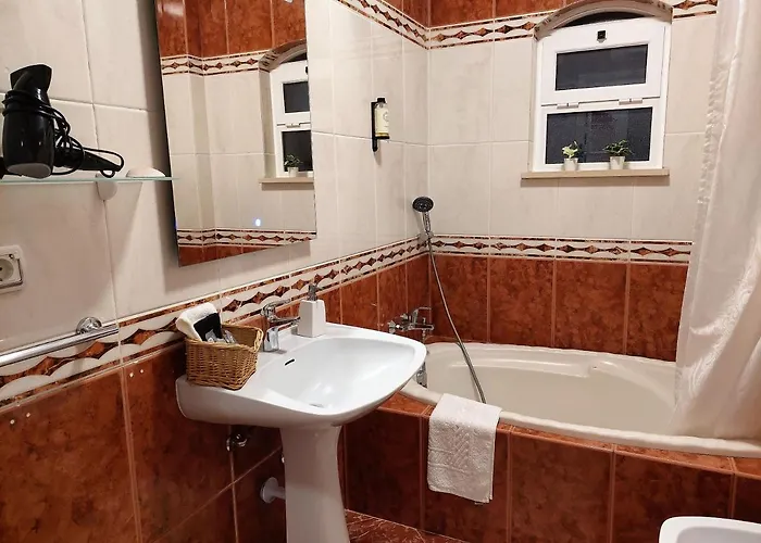 Margot: Grande Moradia Com Piscina Olhão