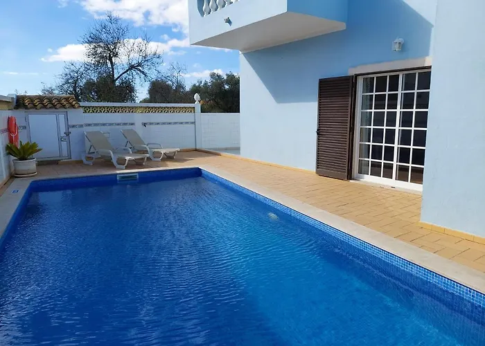 Margot: Grande Moradia Com Piscina Villa