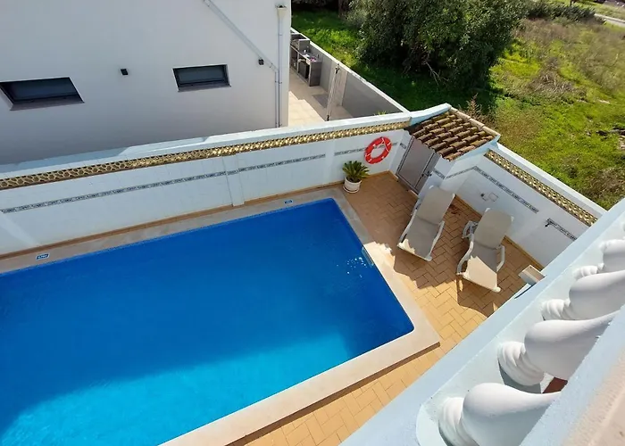 Margot: Grande Moradia Com Piscina